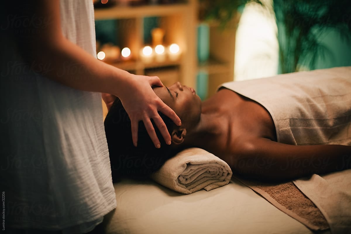 Therapist giving a head and neck massage by candlelight – Head & Neck Massage, Reconnect Day Spa