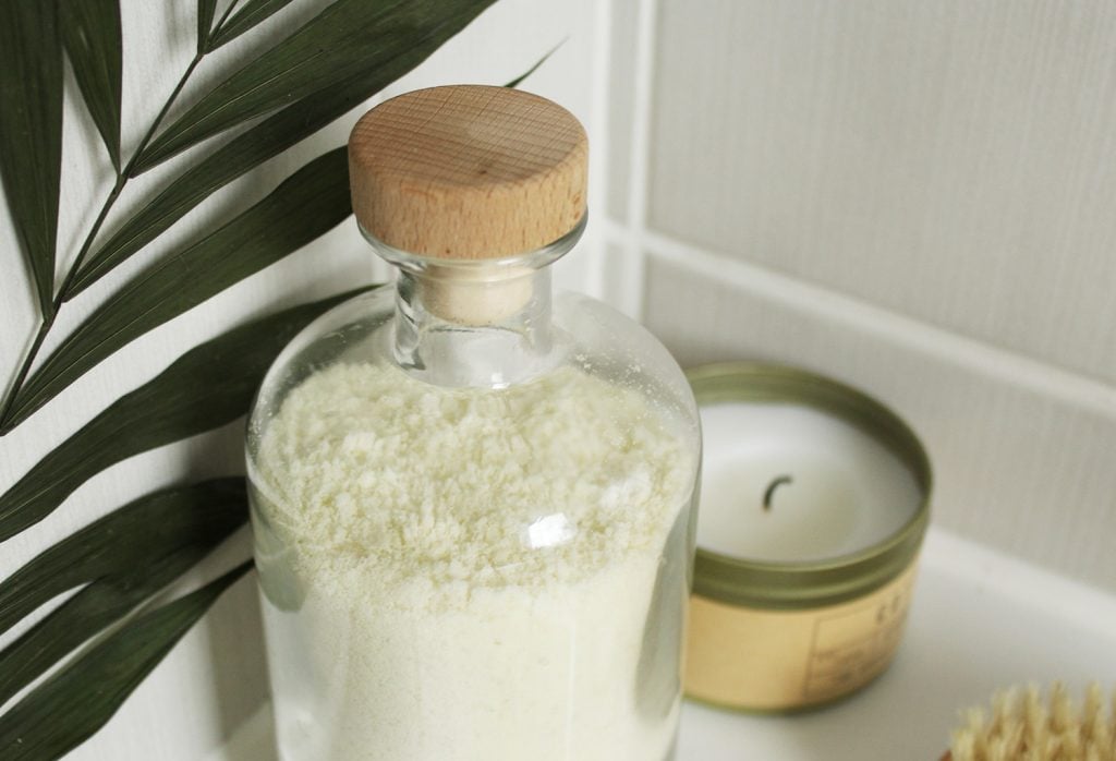 MAKE YOUR OWN BATH ADDITIVE: EXOTIC MILK BATH WITH COCONUT