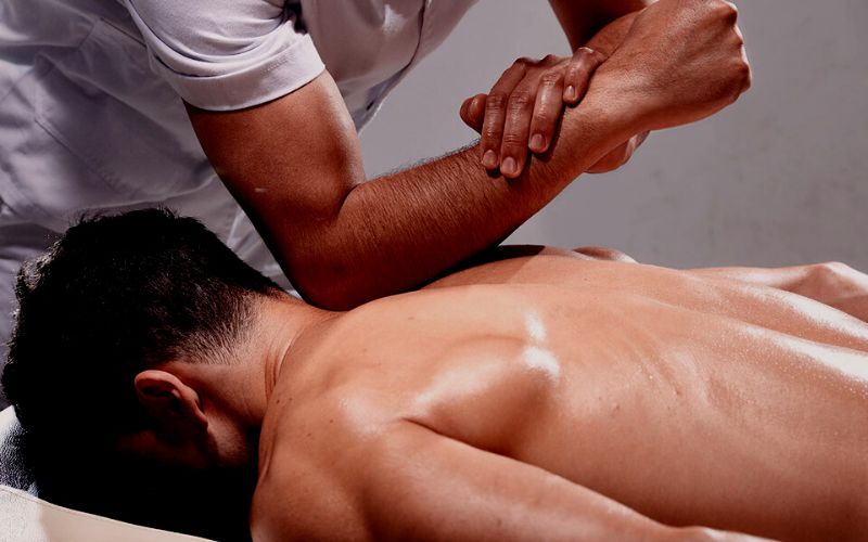 a man getting deep tissue masage